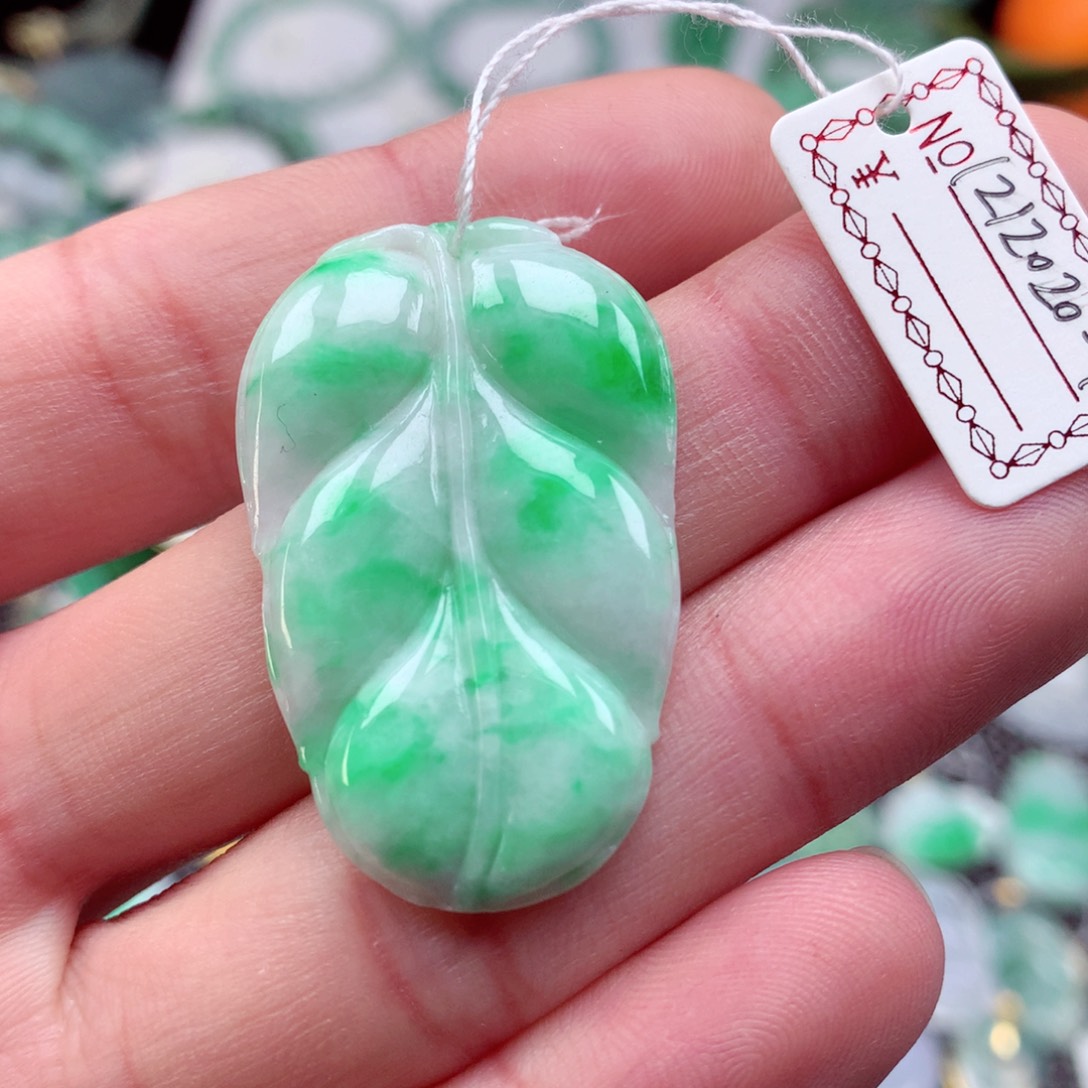 翡翠颈饰未镶嵌翡翠吊坠