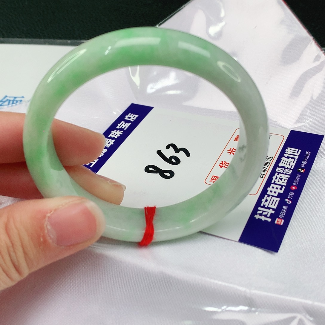 翡翠手镯未镶嵌翡翠