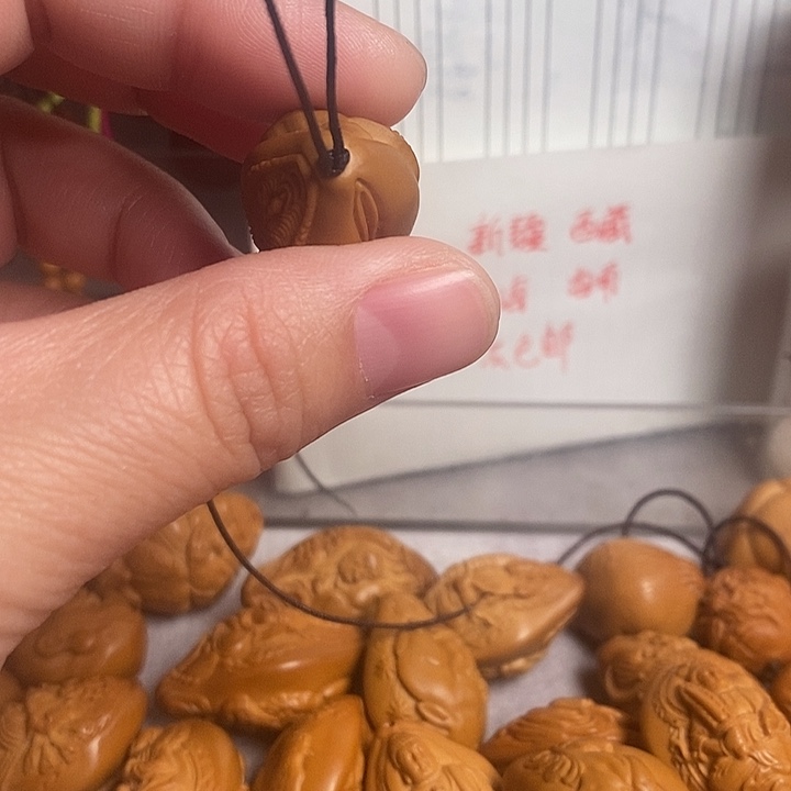 橄榄核吊坠生命，三面