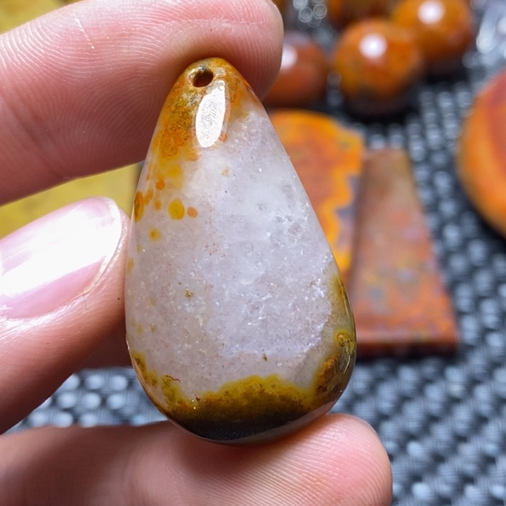 玛瑙/玉髓颈饰未镶嵌