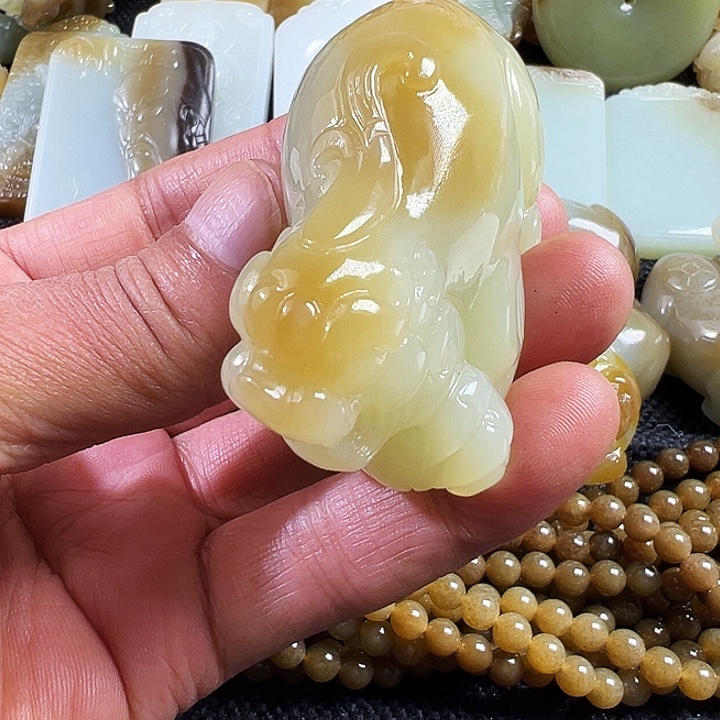 夕***红和田玉未镶嵌吊坠(不含链)