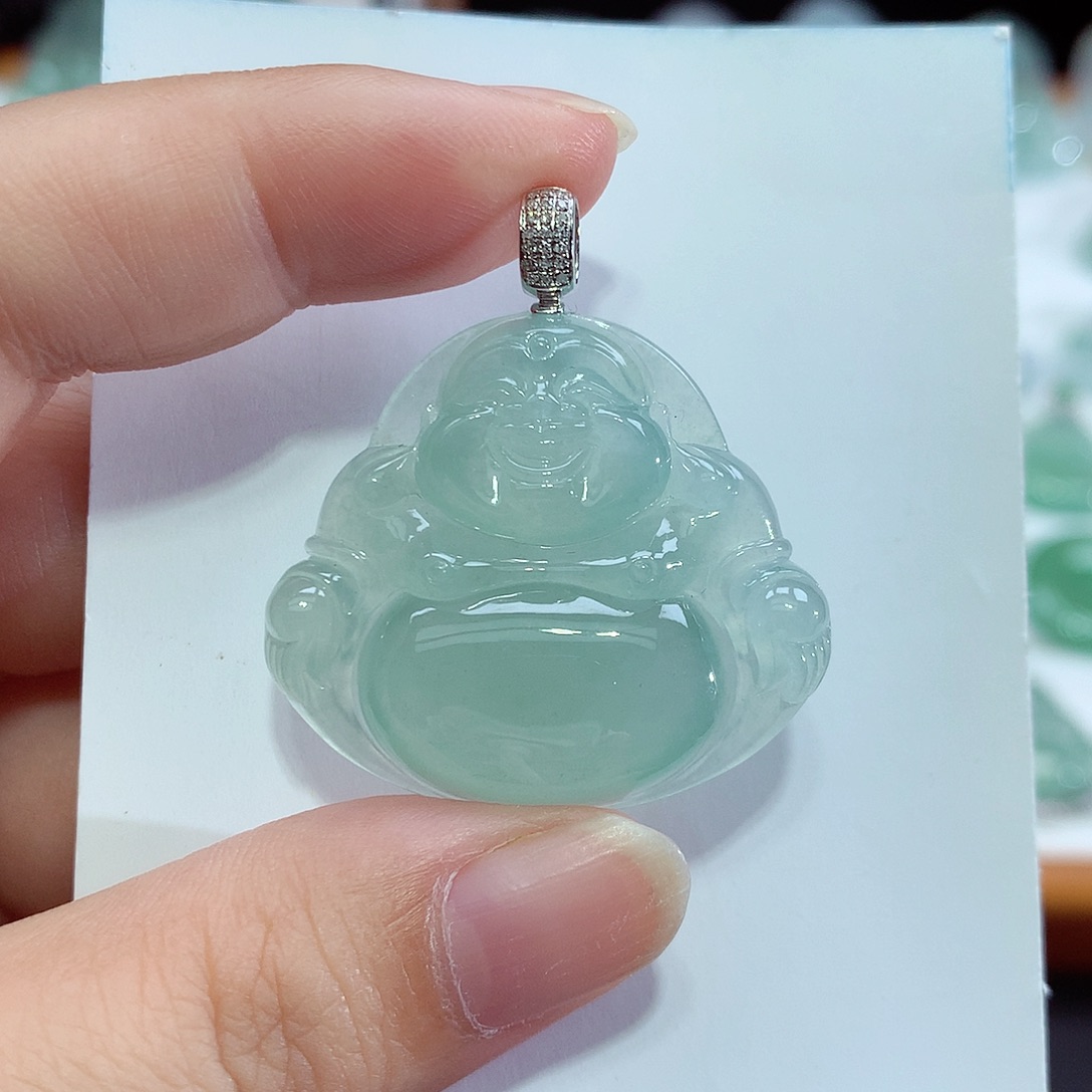 颈饰18K金镶嵌翡翠佛