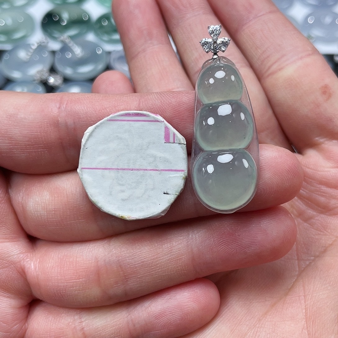 雨***落翡翠18K金镶嵌颈饰