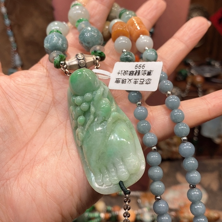 翡翠吊坠(赠链)未镶嵌