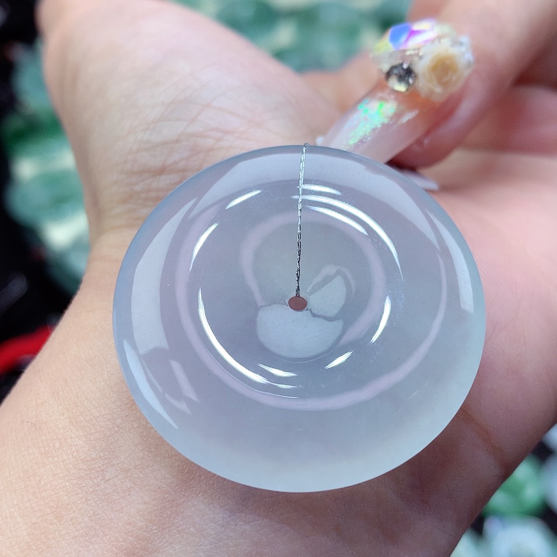 翡翠颈饰未镶嵌编号130。尺寸34.9-6.2