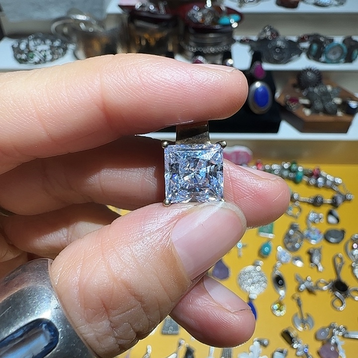 贝***朵铜合金中古的时代已经