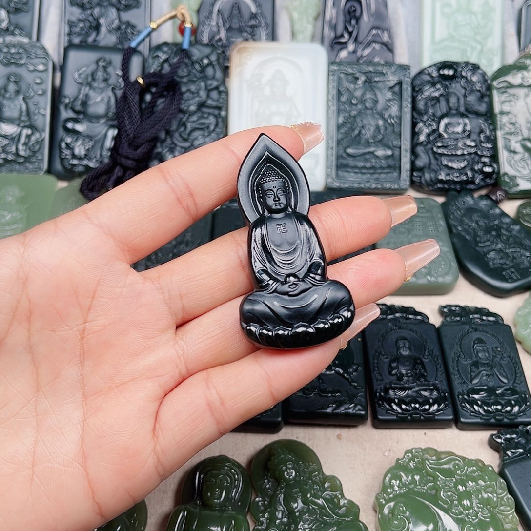 和田玉颈饰未镶嵌痞**浪