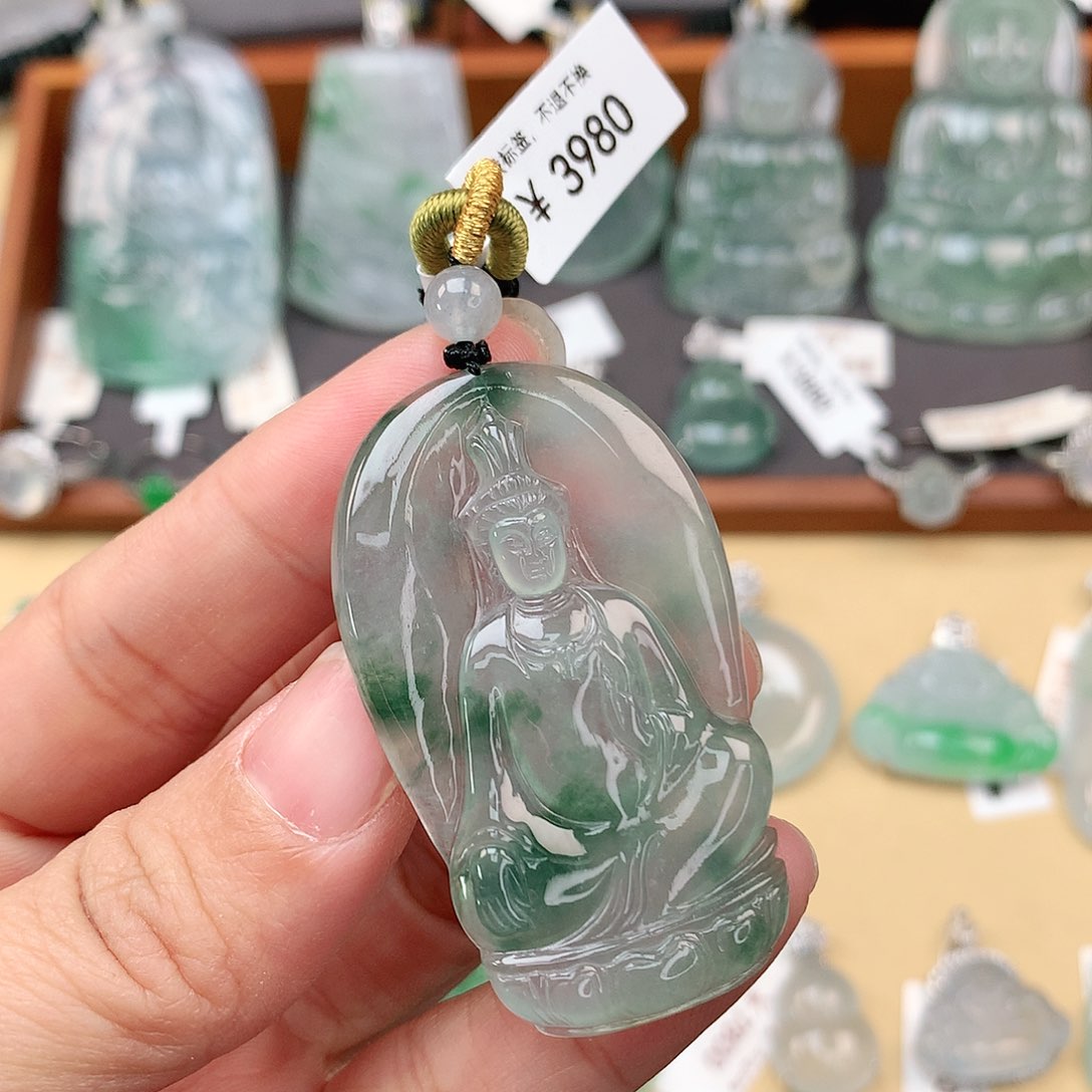 翡翠颈饰未镶嵌观音牌