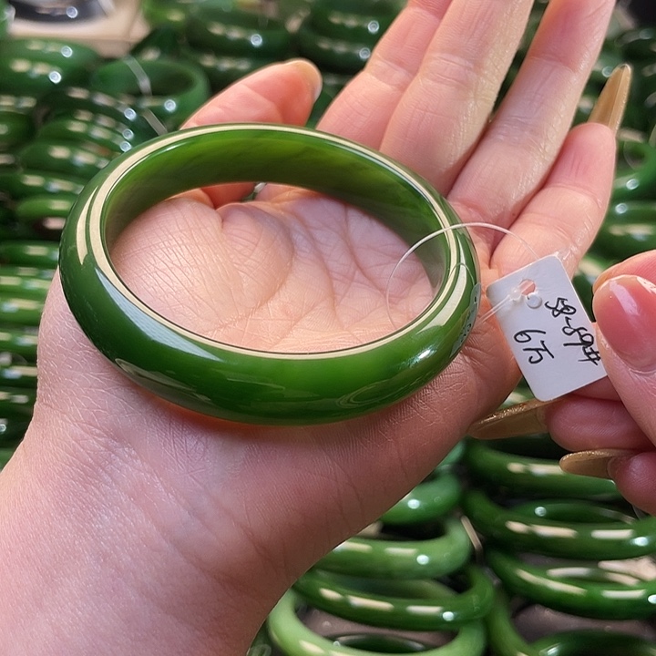 未镶嵌手镯和田玉（碧玉）@*