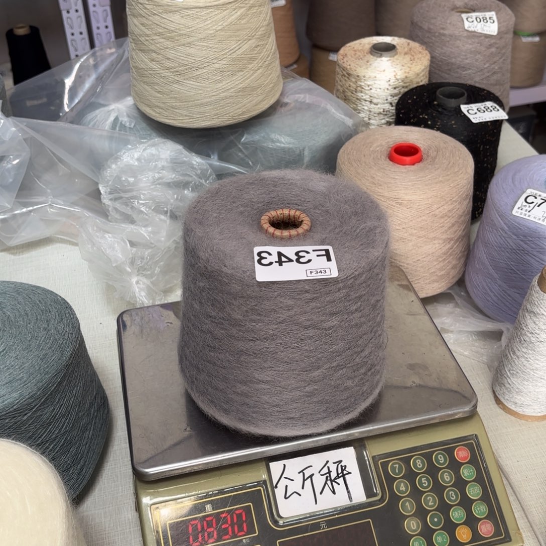 羊毛F343号，334马海毛浅灰色净重790克