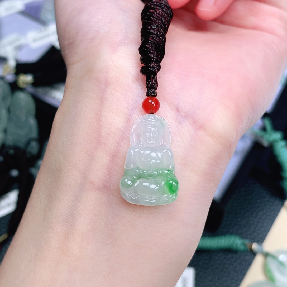 翡翠未镶嵌颈饰观音