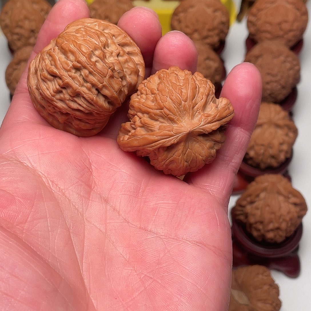 斯***孙文玩核桃吊坠磨盘