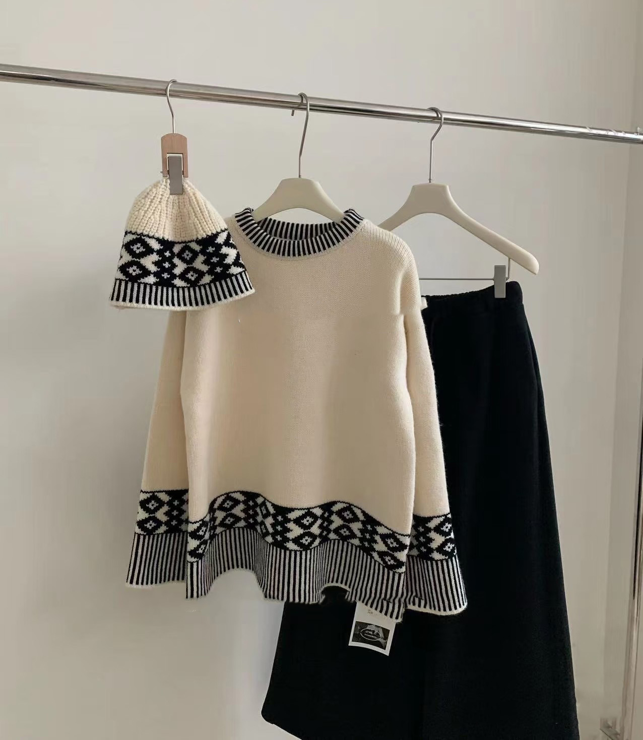 微晚女装 针织圆领秋冬长袖毛衣针织衫+帽子一套