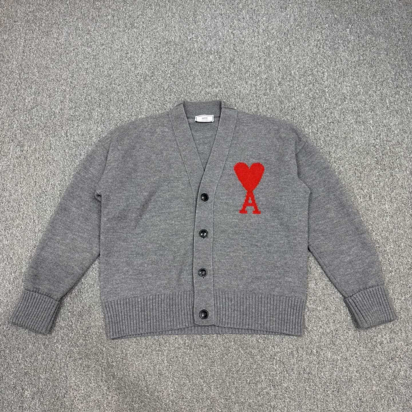 99新 maje 14501863 Ami Paris 大爱心logo羊毛灰色开衫 M码