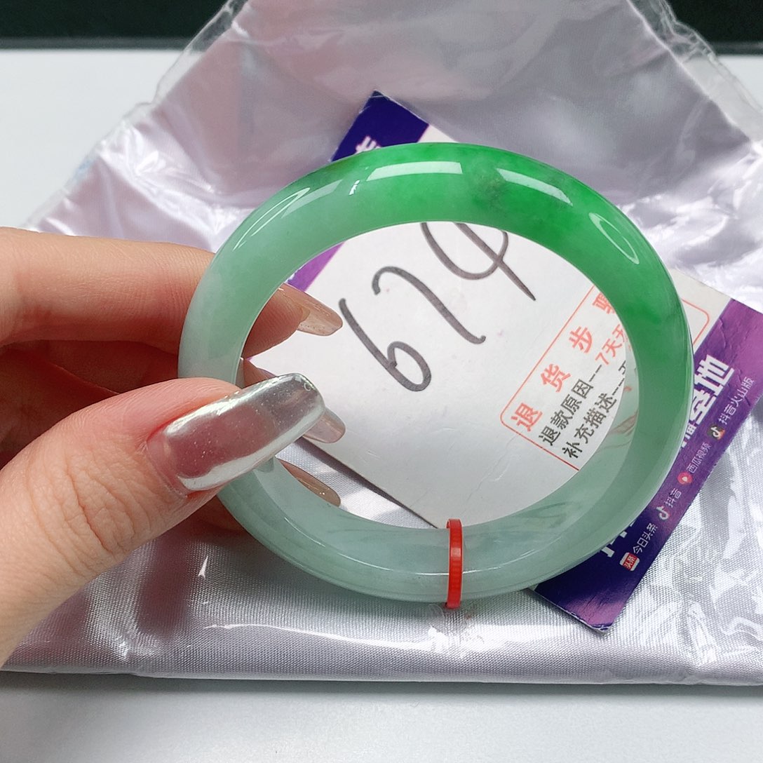 翡翠手镯（圆镯）未镶嵌翡翠手镯