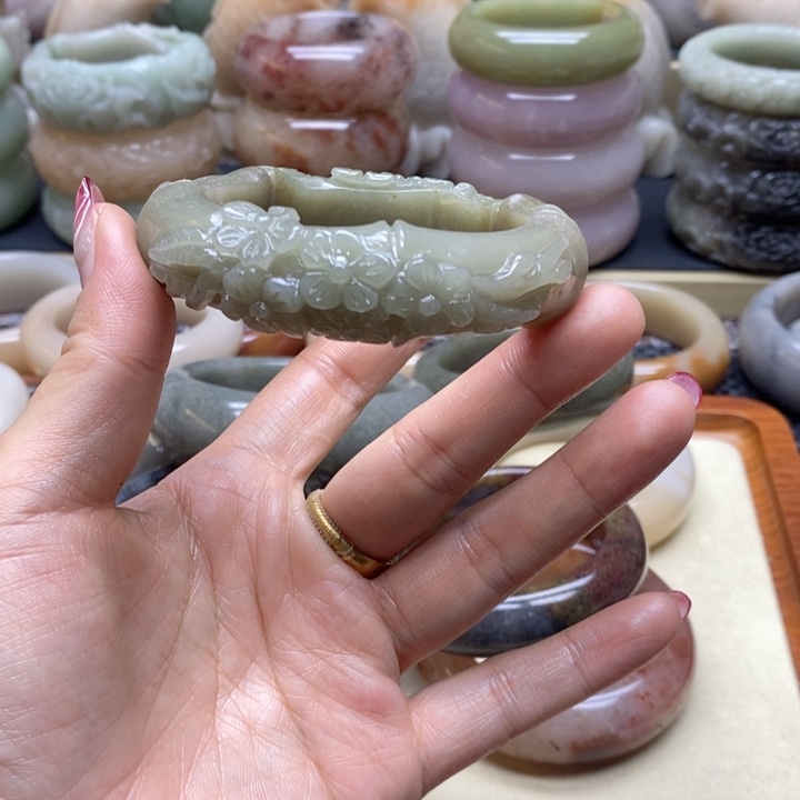 石英岩玉手镯未镶嵌