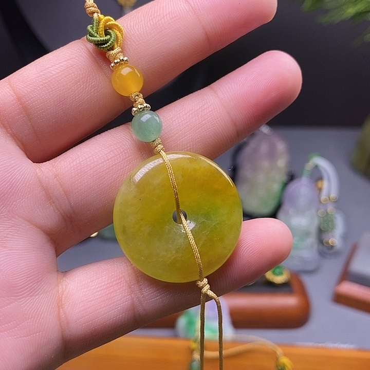 翡翠未镶嵌吊坠(赠链)