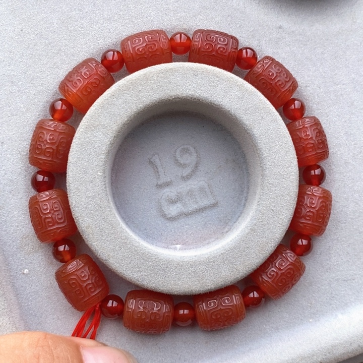 曾***有玛瑙/玉髓颈饰未镶嵌