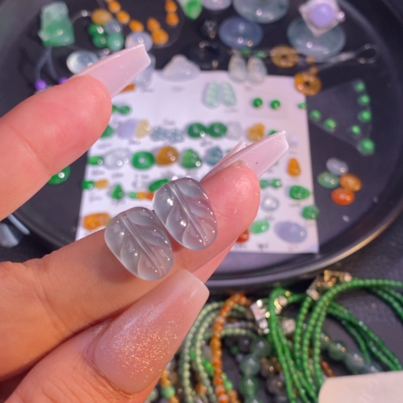 【闪购商品】翡翠挂件未镶嵌叶