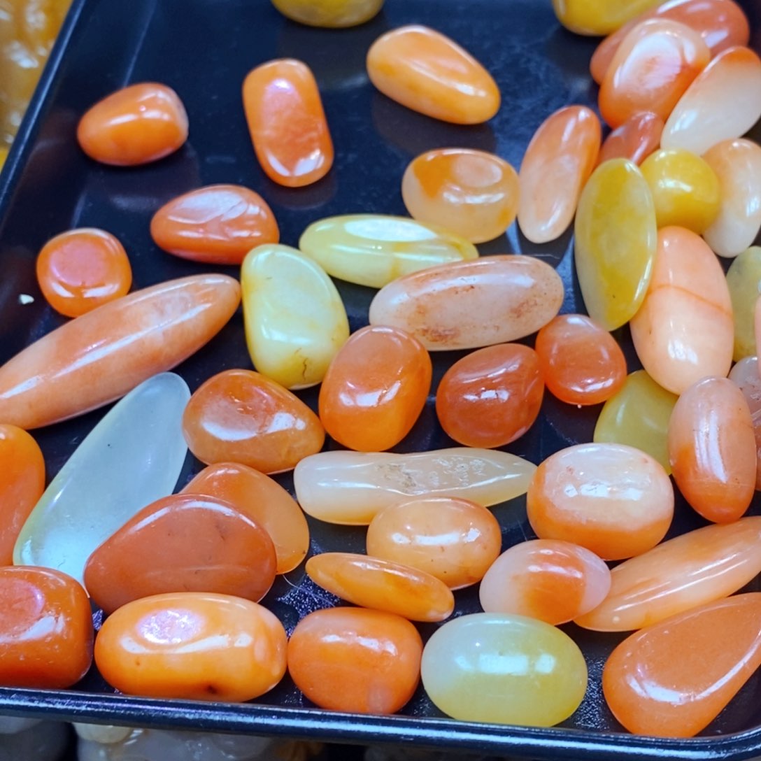 未镶嵌石英质玉（黄龙玉）颈饰