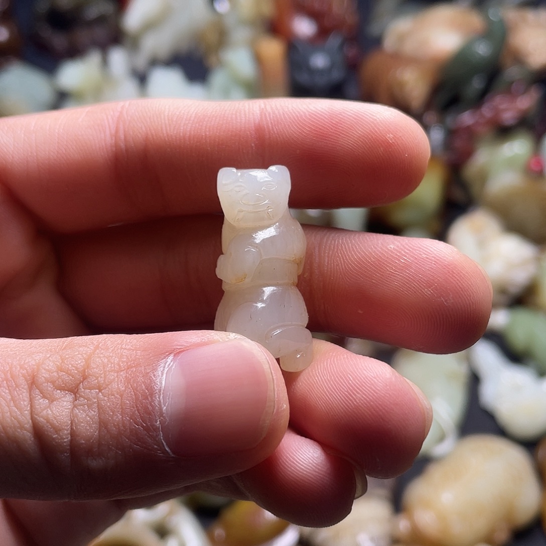 七***光和田玉（糖玉）未镶嵌颈饰