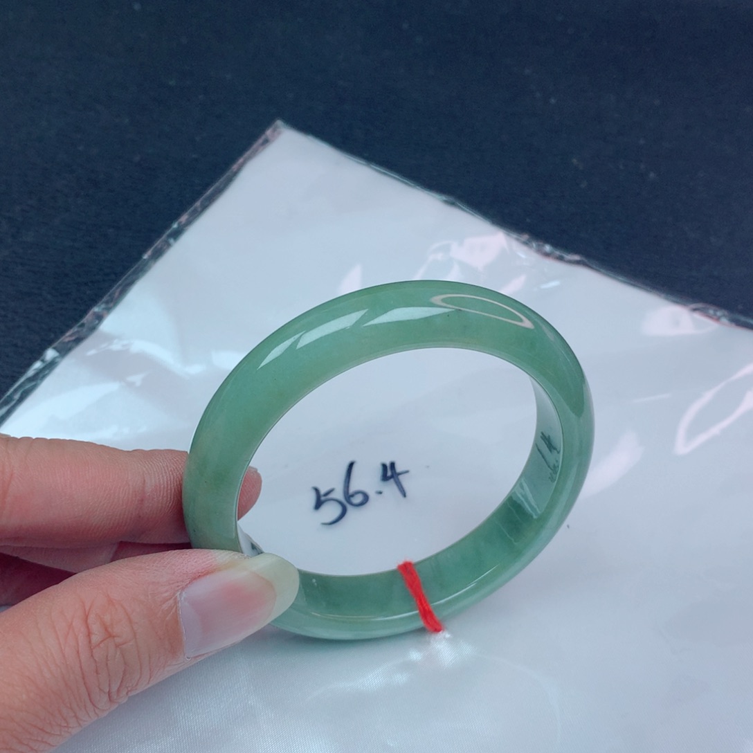 翡翠手镯未镶嵌翡翠手镯