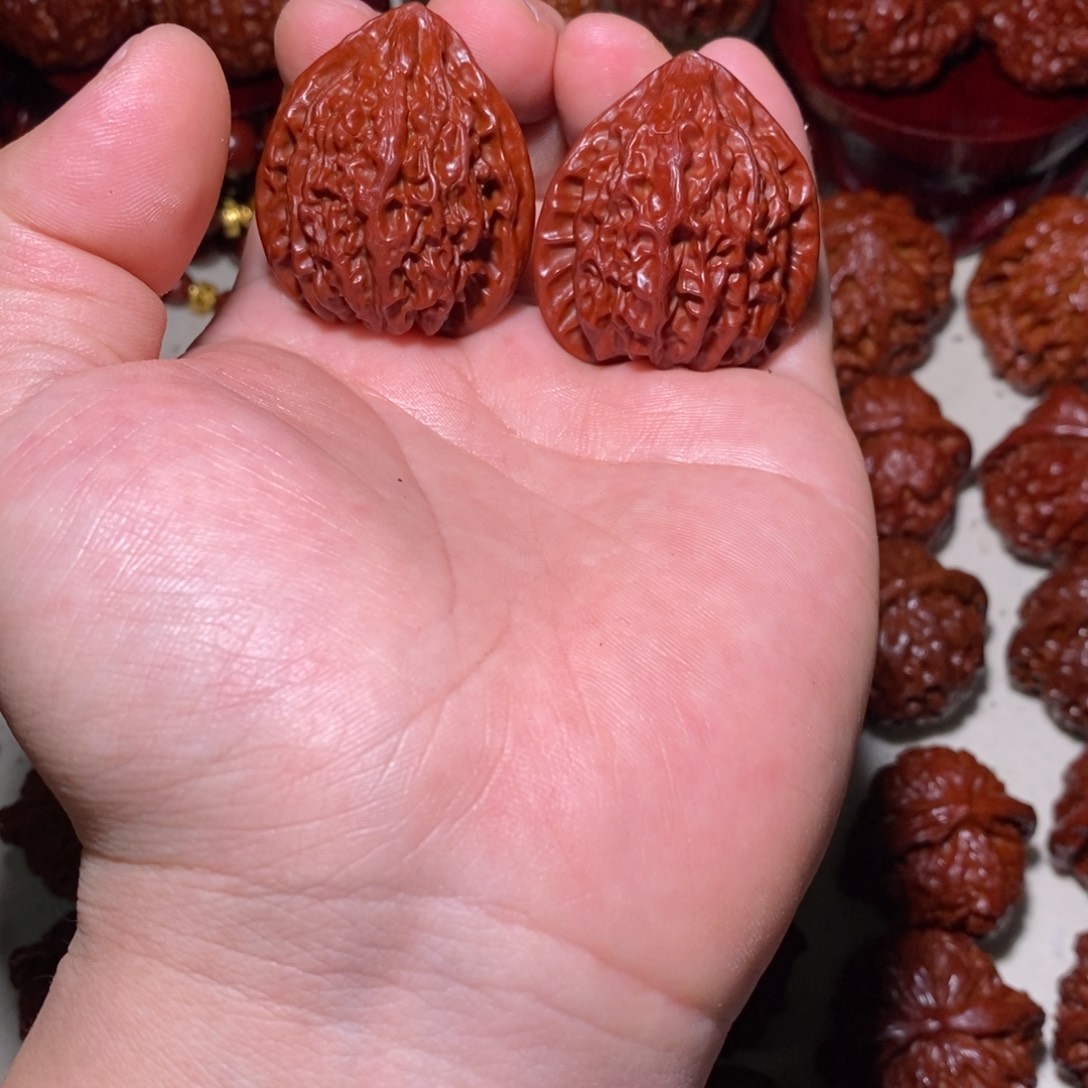 生***凡吊坠桃核金牛金牛金牛