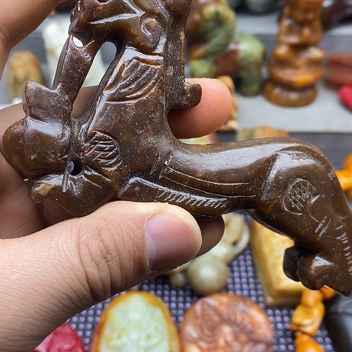 未镶嵌蛇纹石玉颈饰