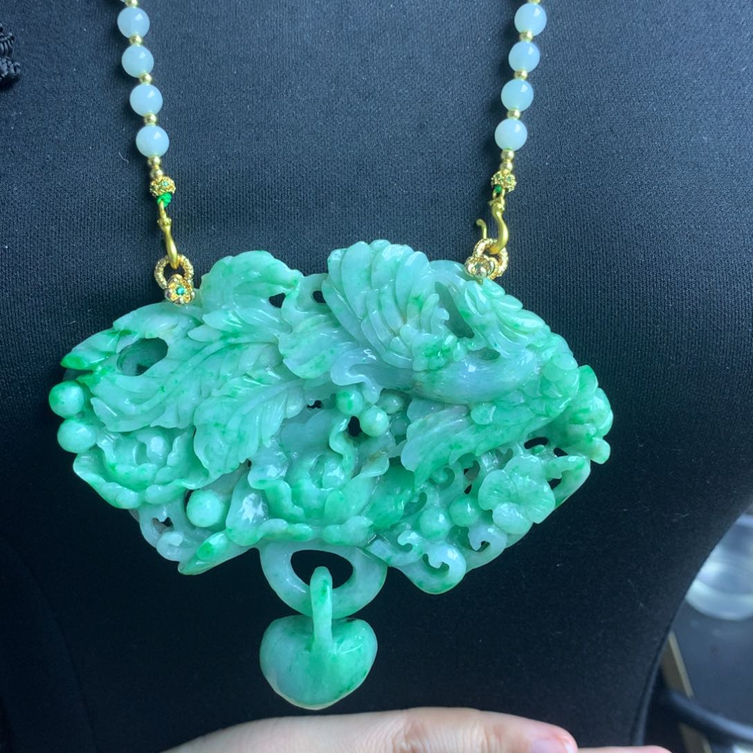 翡翠颈饰未镶嵌翡翠