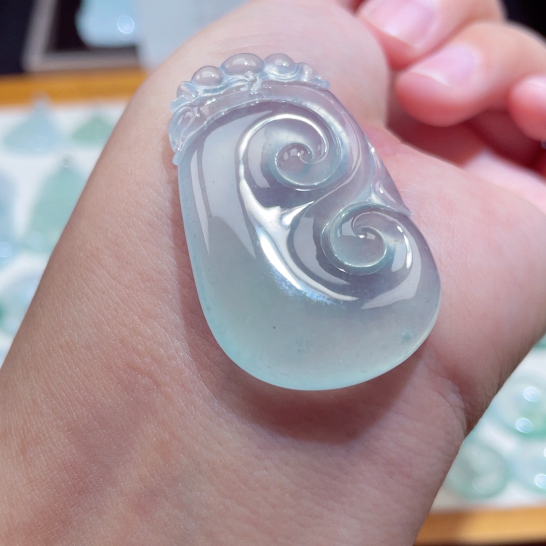 颈饰未镶嵌翡翠如意