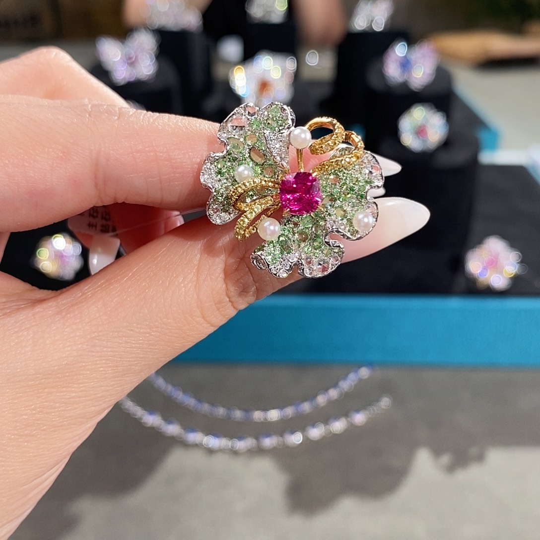 18K金镶嵌红宝石戒指无烧1.1ct