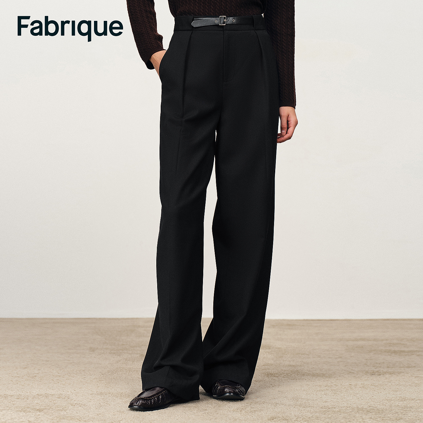 Fabrique Kaia 秋冬新品经典黑精纺绵羊毛搭扣直筒微锥西裤