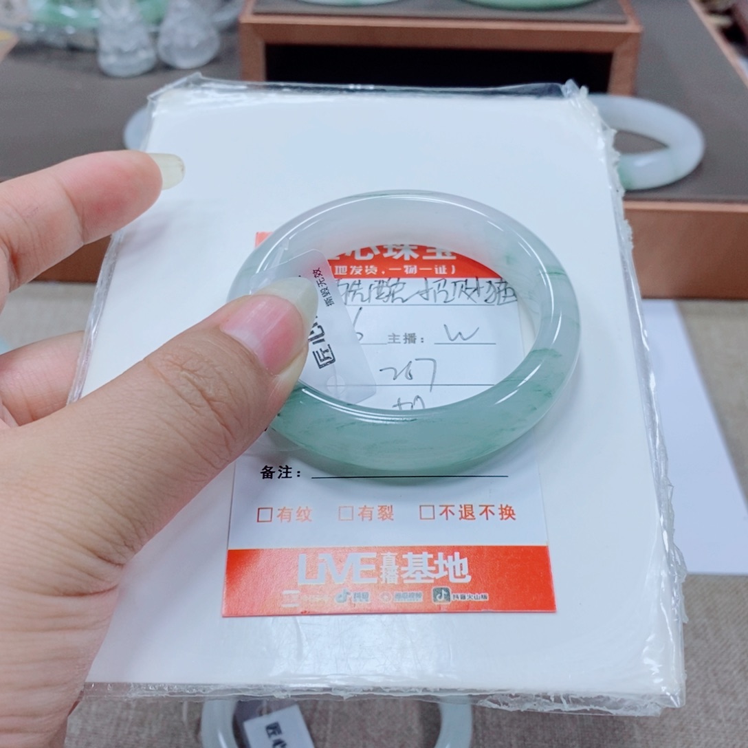 酷***修石英岩玉手镯未镶嵌