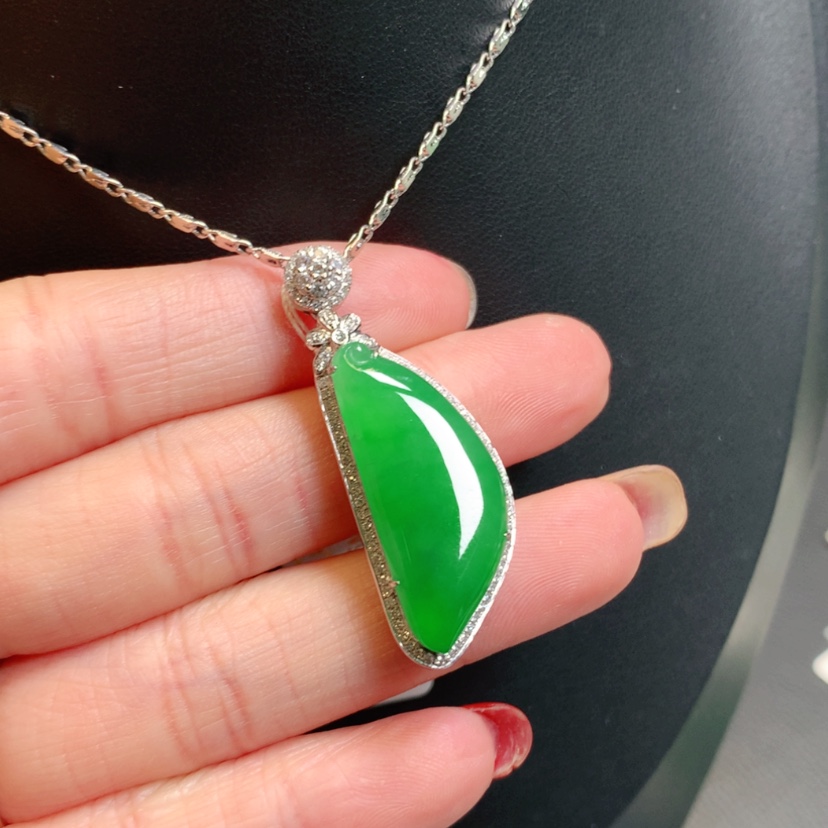 【闪购商品】翡翠吊坠(赠链)18K金镶嵌