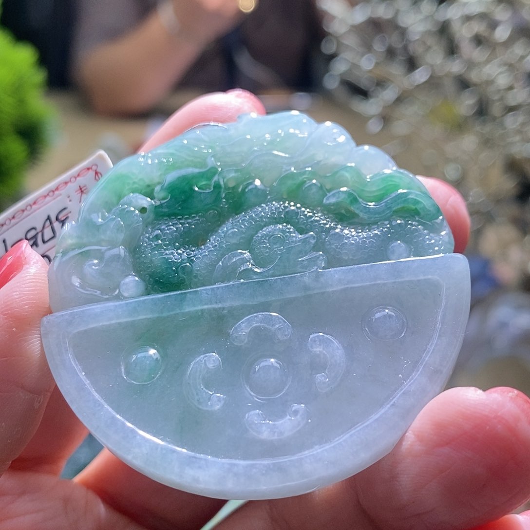 【闪购商品】翡翠颈饰未镶嵌龙牌