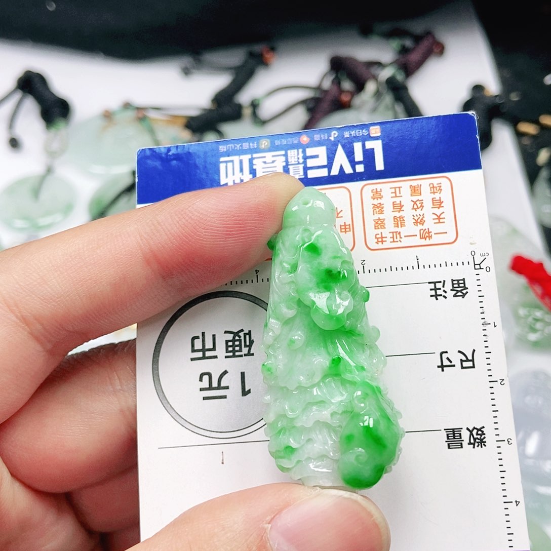 吊坠(不含链)未镶嵌翡翠