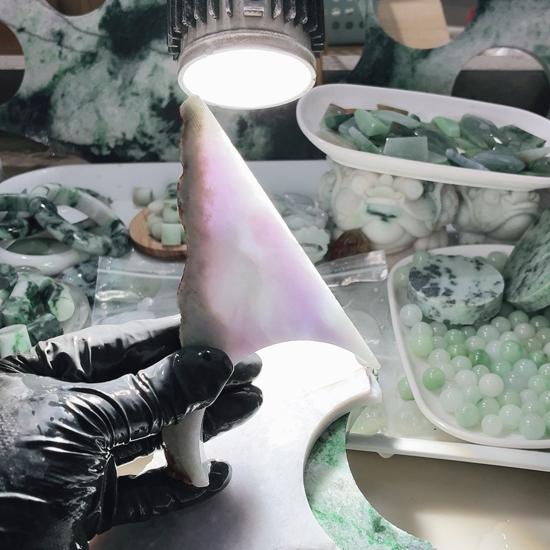 翡翠未镶嵌颈饰边角料