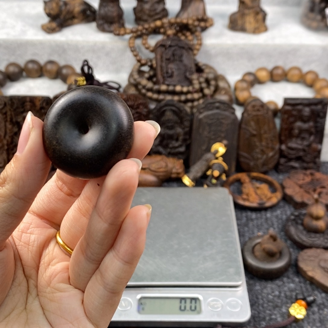 贡木志*越南芽庄绿奇楠