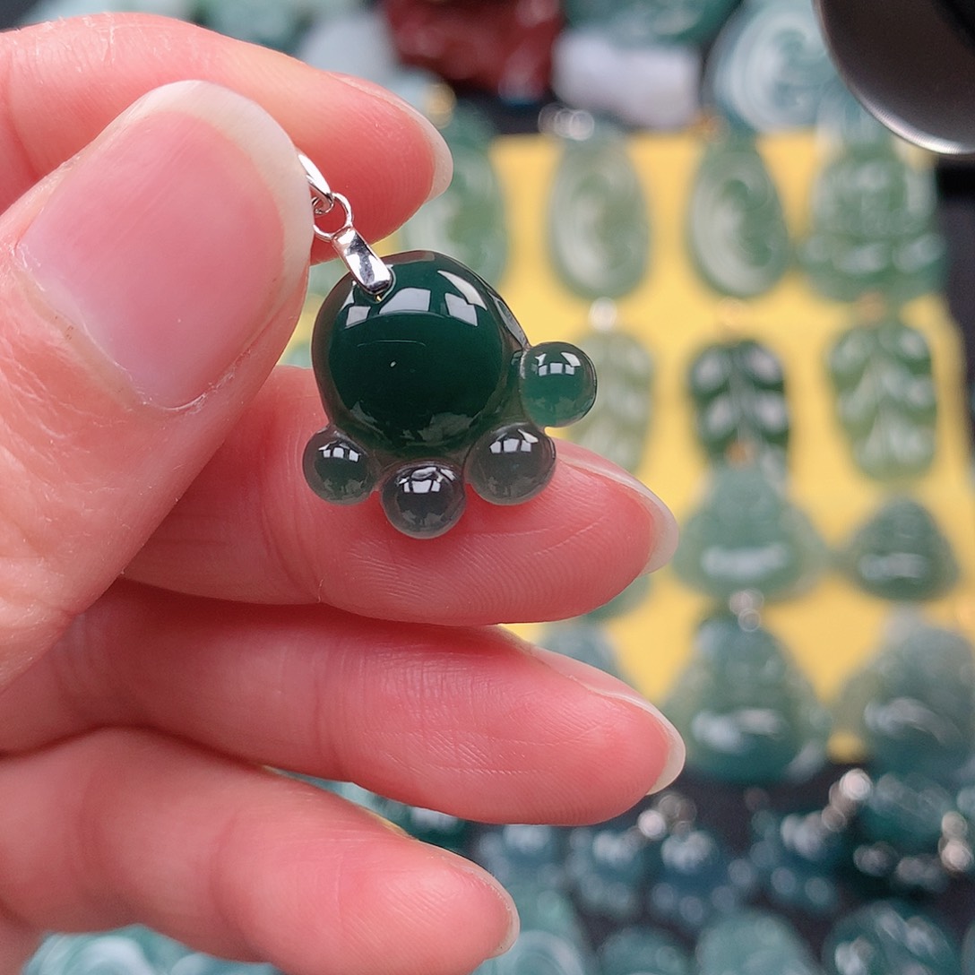 翡翠颈饰未镶嵌吊坠