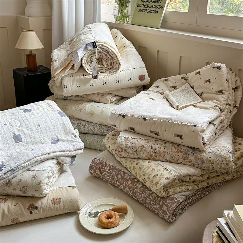 【特惠1】-1四季通用薄款午睡毯珊瑚可机洗多功能毯子可爱随机花色