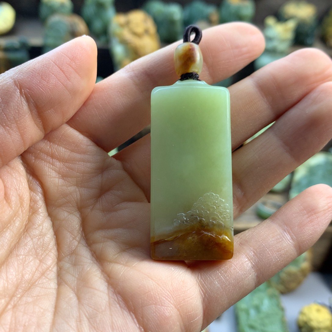 岫岩河磨玉（透闪石质玉）未镶嵌挂件飞****%