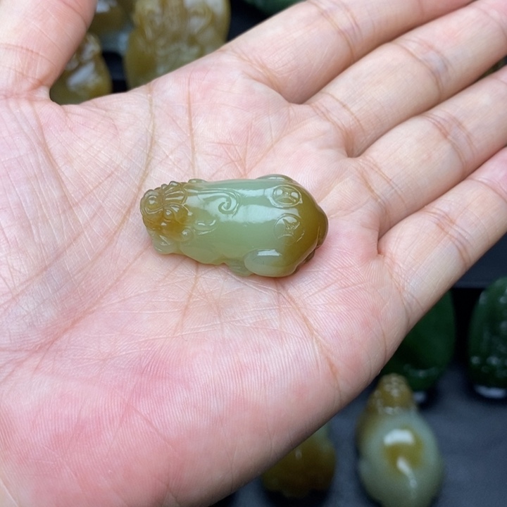 颈饰未镶嵌和田玉