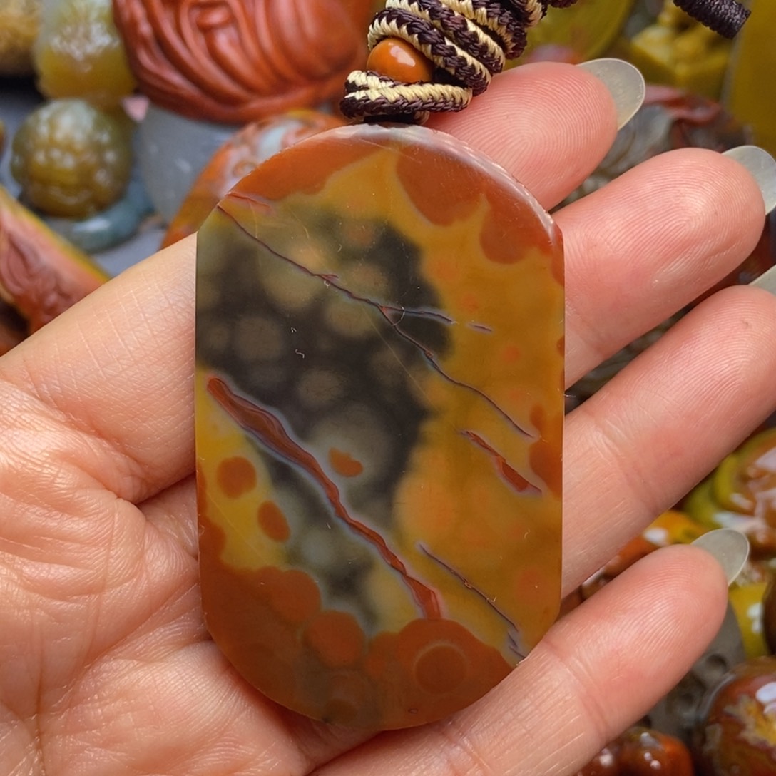 玛瑙/玉髓颈饰未镶嵌战国红