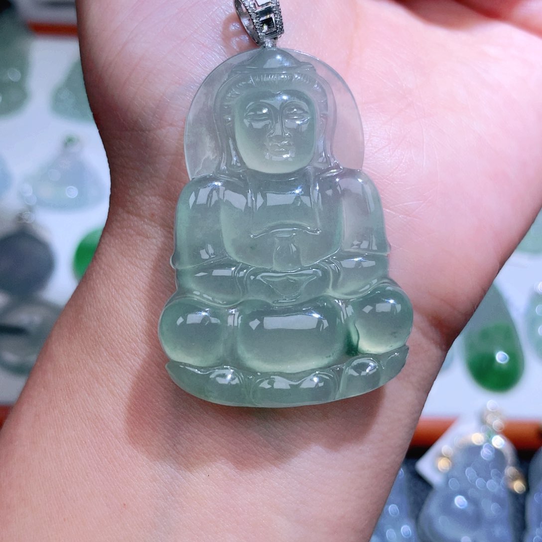 翡翠18K金镶嵌颈饰观音