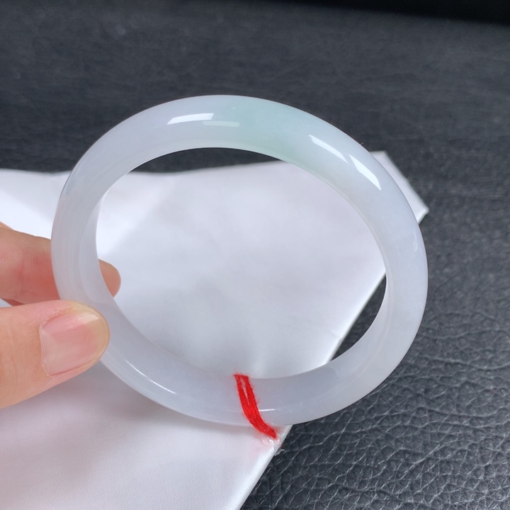 翡翠未镶嵌手镯  