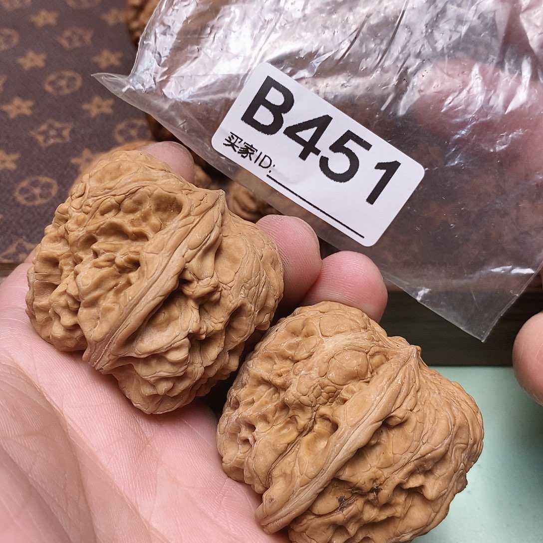 文玩核桃把件门墩45尺。  