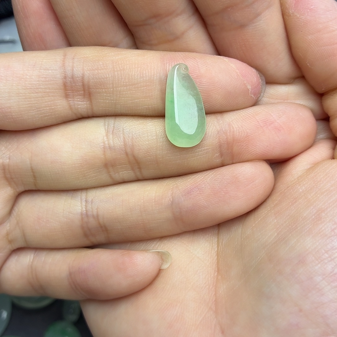 翡翠未镶嵌颈饰甜绿瓜