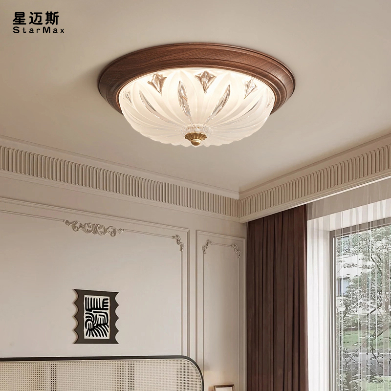 法式复古吸顶灯现代简约全光谱护眼新款中古风胡桃木色卧室吸顶灯