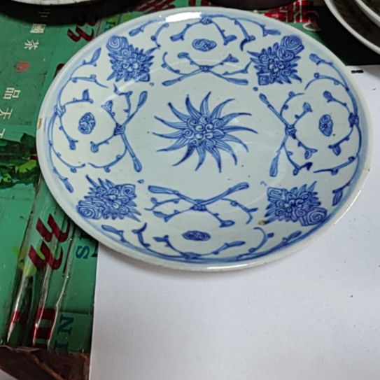 盘尺寸18厘米大盘子一个