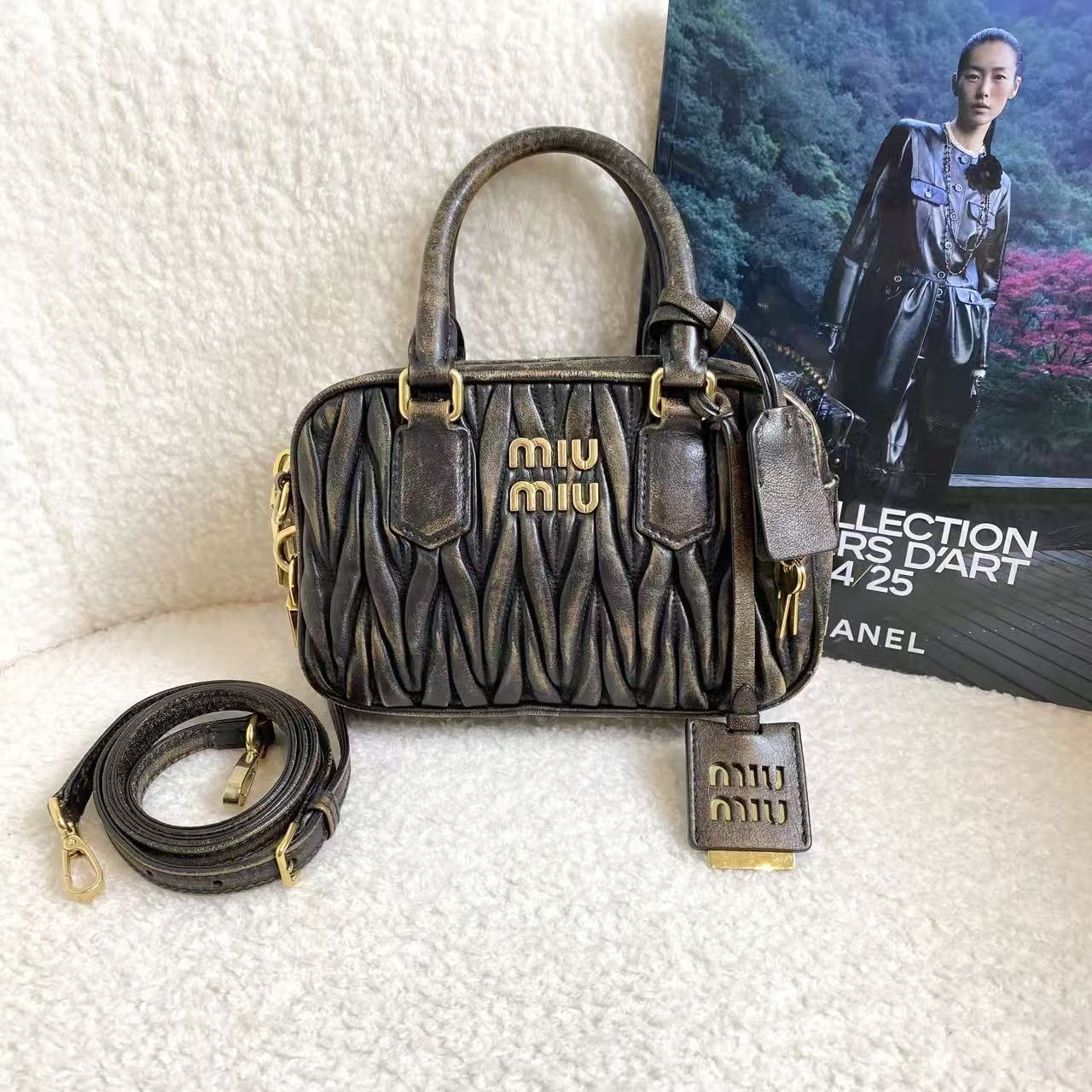 99新 MIU MIU/缪缪 做旧褶皱mini保龄球/99163098/12期/代卖服务